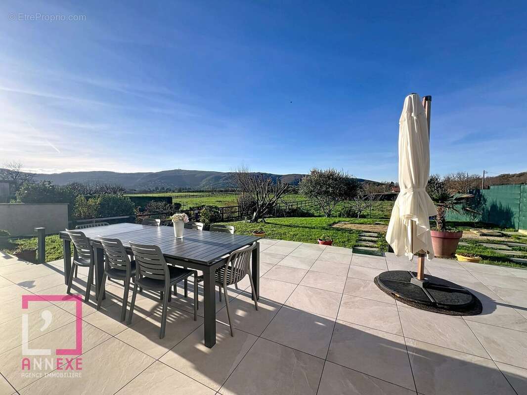 Maison à FONTAINES-SAINT-MARTIN