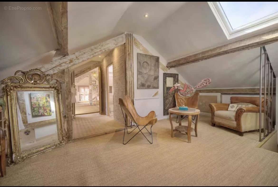 Villa de caractère -5 chambres dans une rue au calme - photo 13