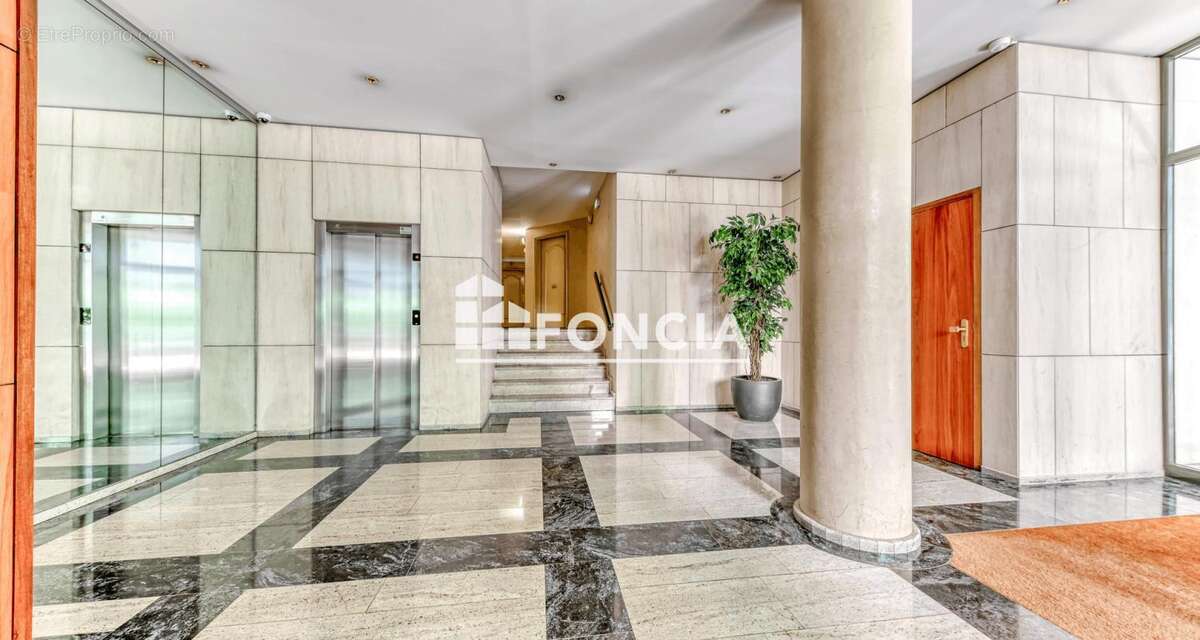 Sans Soucis - Local de 209 m2 - photo 8