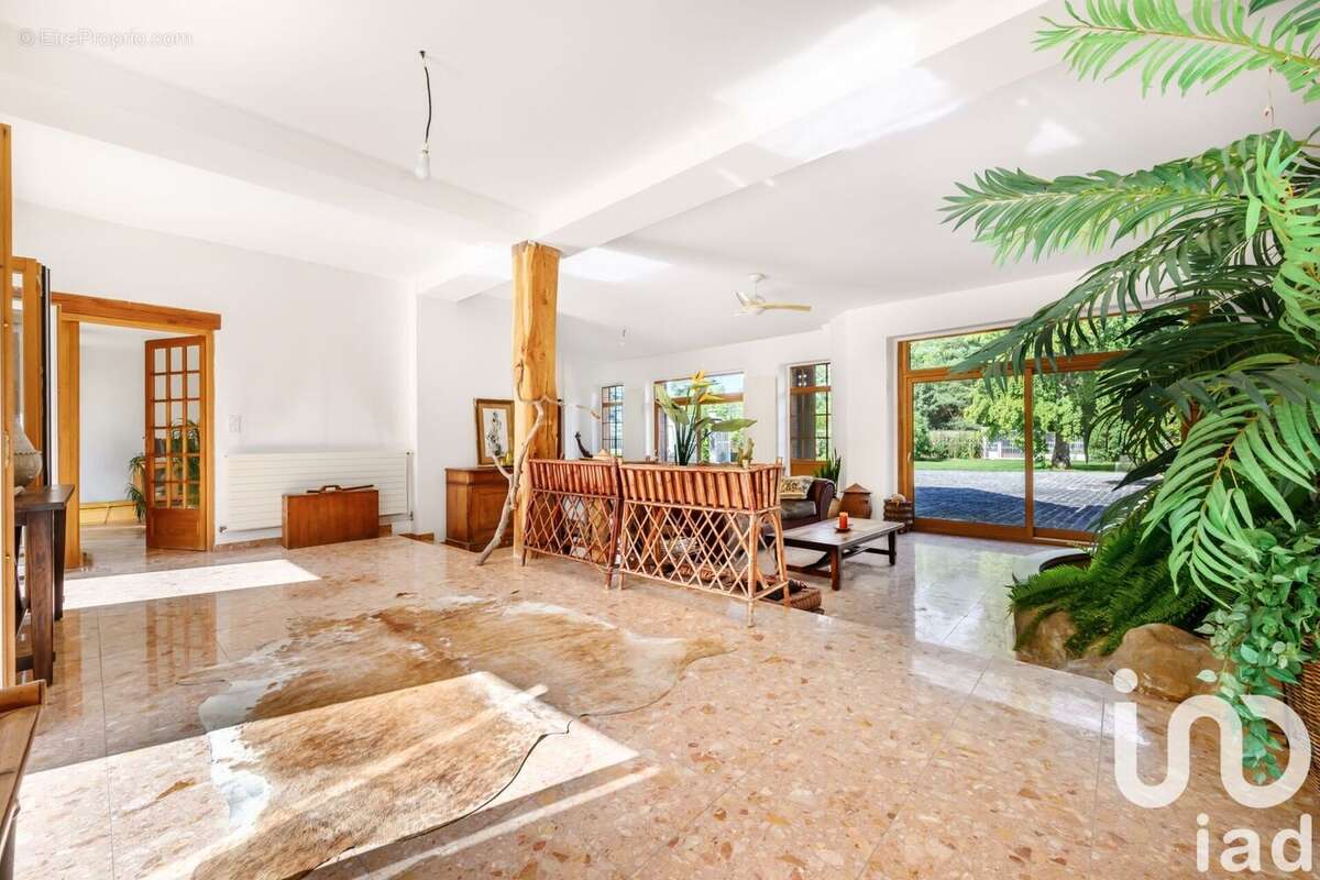 Maison 498 m² à Ozoir-La-Ferriere  - photo 8