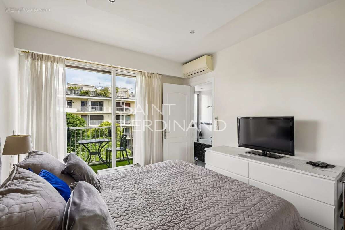 Appartement à NEUILLY-SUR-SEINE