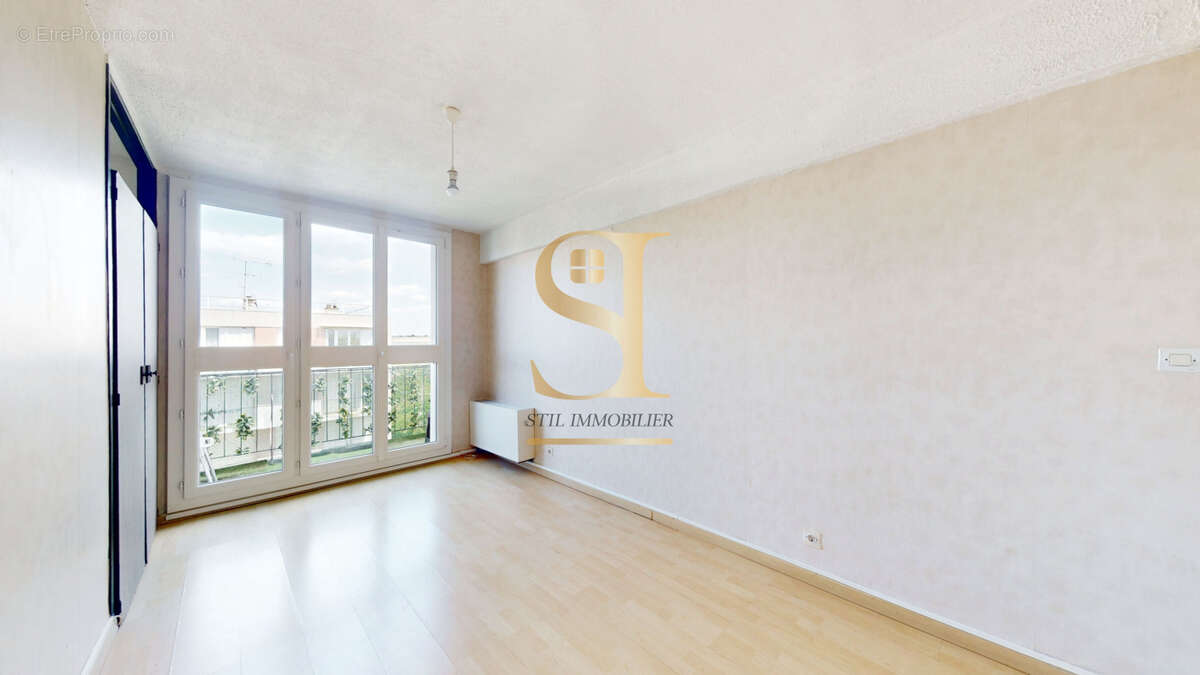 Appartement à CORBEIL-ESSONNES