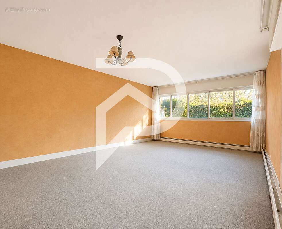 A VENDRE Maison de plain-pied 5 pièces 3 chambres  82 m² Verneuil-sur-Seine Centre - photo 4