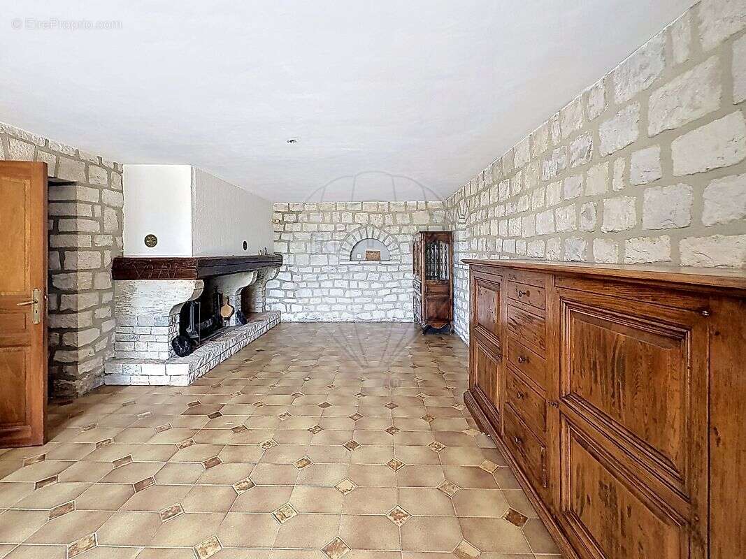 Maison à SAINTE-ANASTASIE