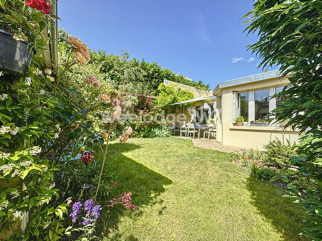 Maison à MAURECOURT