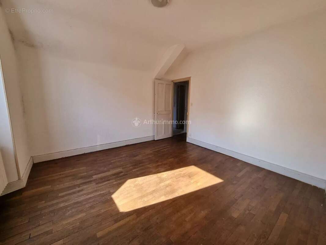 Maison à NEUFCHATEAU