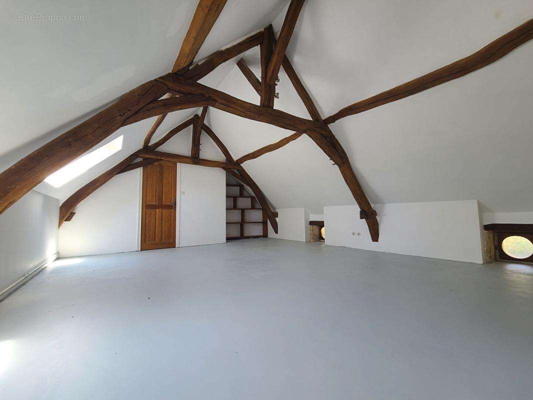 Maison 221 m² avec terrain de 5 000 m² - Mouliherne (49390) - photo 9
