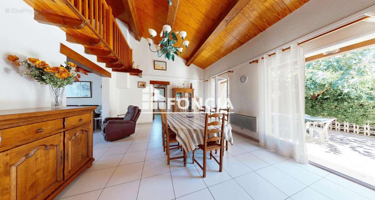Maison 4 faces sur 900 m² de terrain arboré – Un bien rare entre plage et village - photo 5