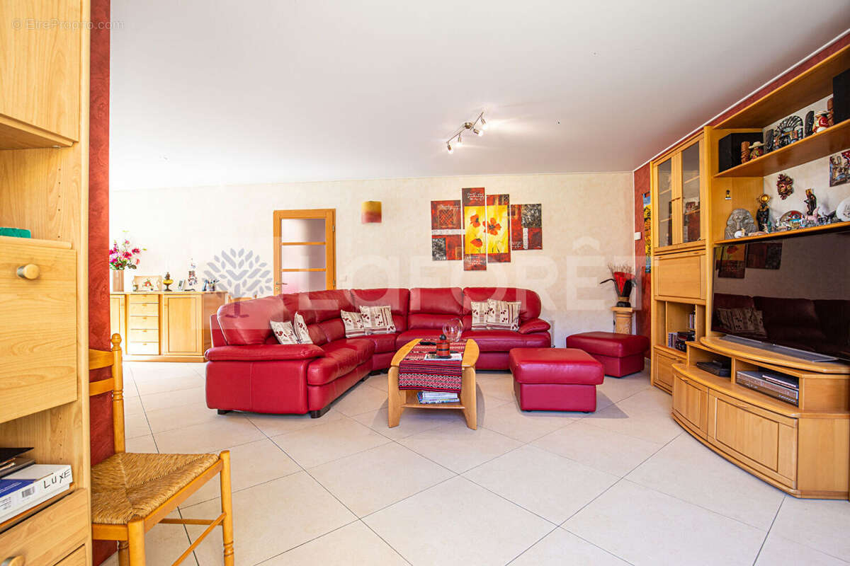 Agence immobiliere laforet - "musa" - annecy / vieugy - appartement t3 de 96,18m² - terrasse - jardins - garage - place de stati - photo 6