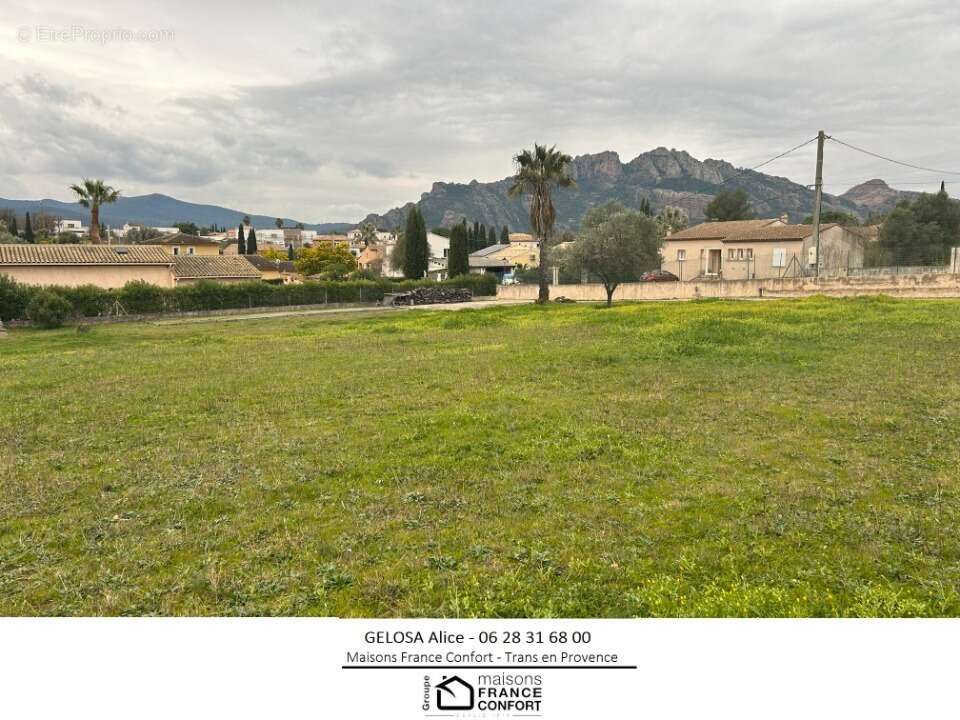 Terrain à ROQUEBRUNE-SUR-ARGENS