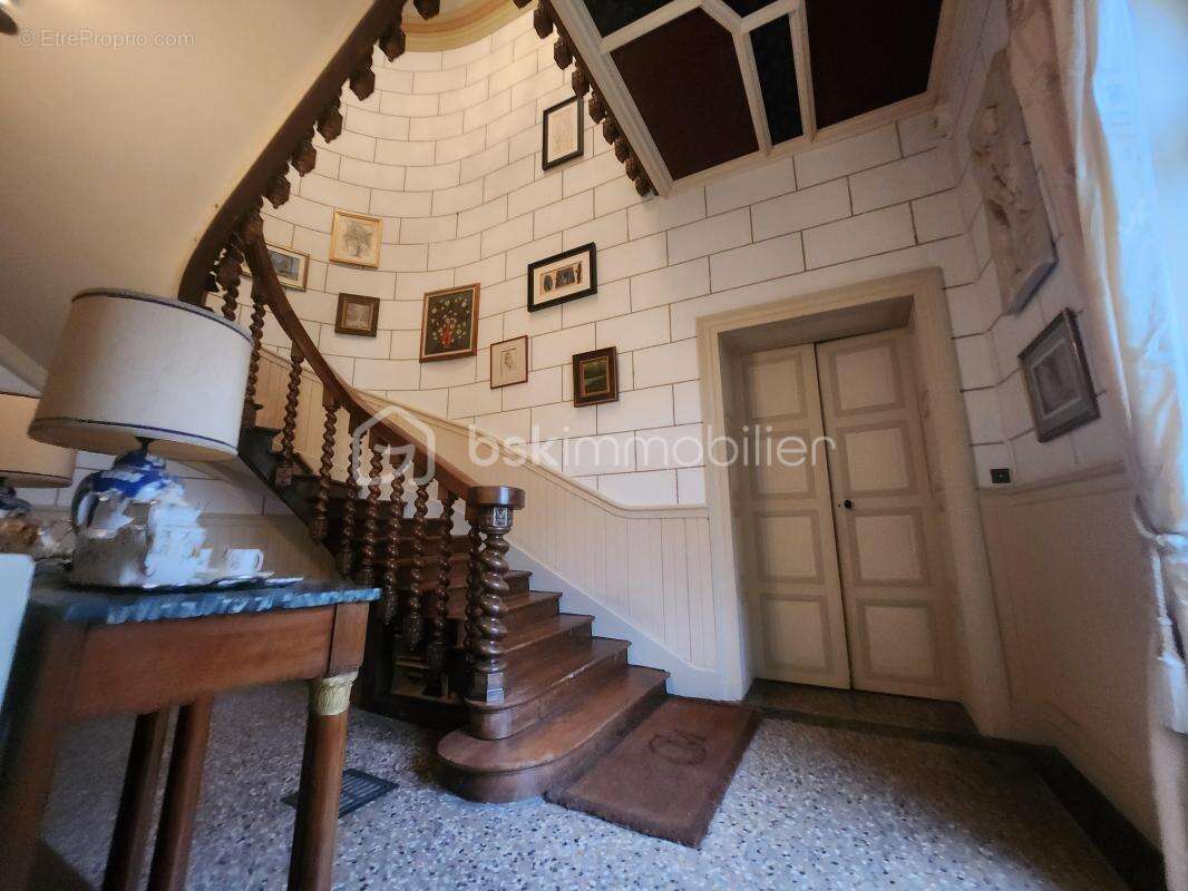 Magnifique Chateau du XIX éme , dépendances, Maison de gardien/gite, parc arboré de 9,5 hectares - photo 10