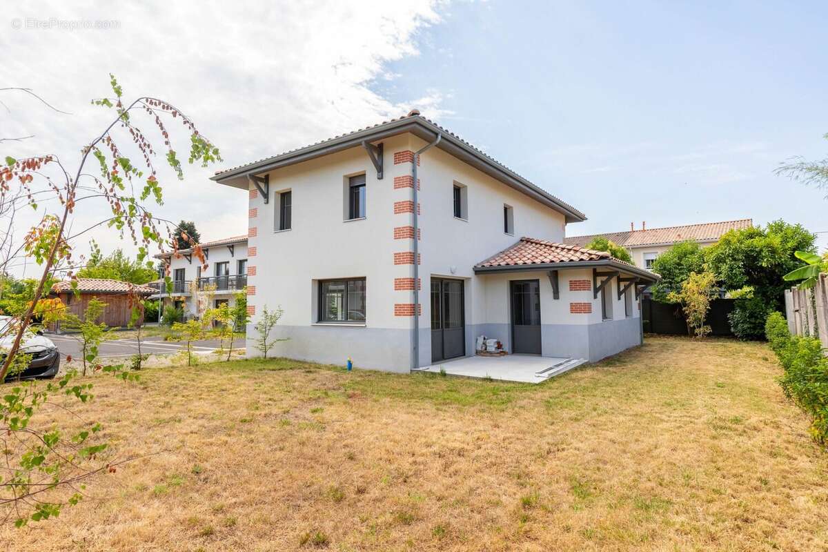Maison à VILLENAVE-D'ORNON