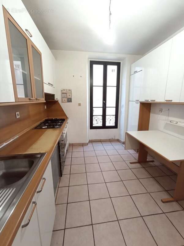 Appartement à SAINT-LAURENT-DU-VAR