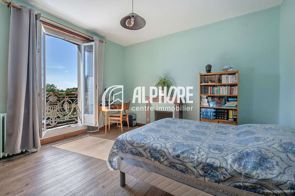 Exclusivité Alphore - Batz-sur-Mer - Maison 7 pièces ?-141 m² habitables - Terrain 375 m² - Sous-sol - Potentiel d'aménagement. - photo 5
