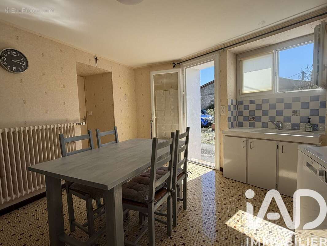 Maison 137 m² à Saint-Hilaire-De-Voust  - photo 8