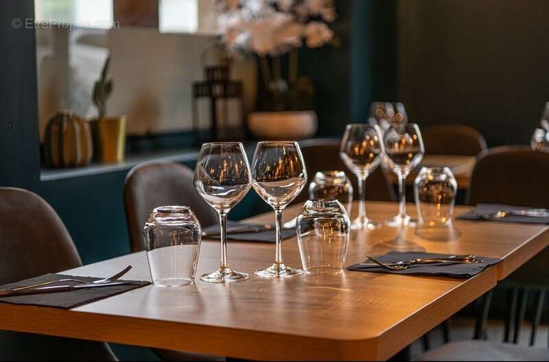 Commerce à LA TERRASSE