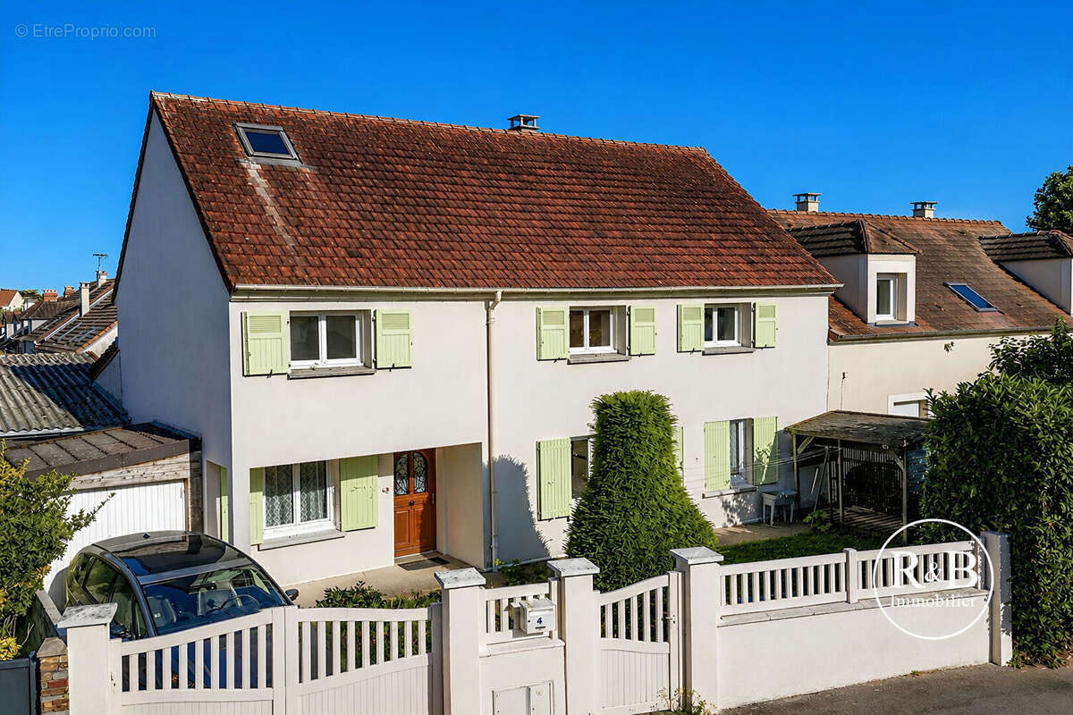 Maison à LES CLAYES-SOUS-BOIS