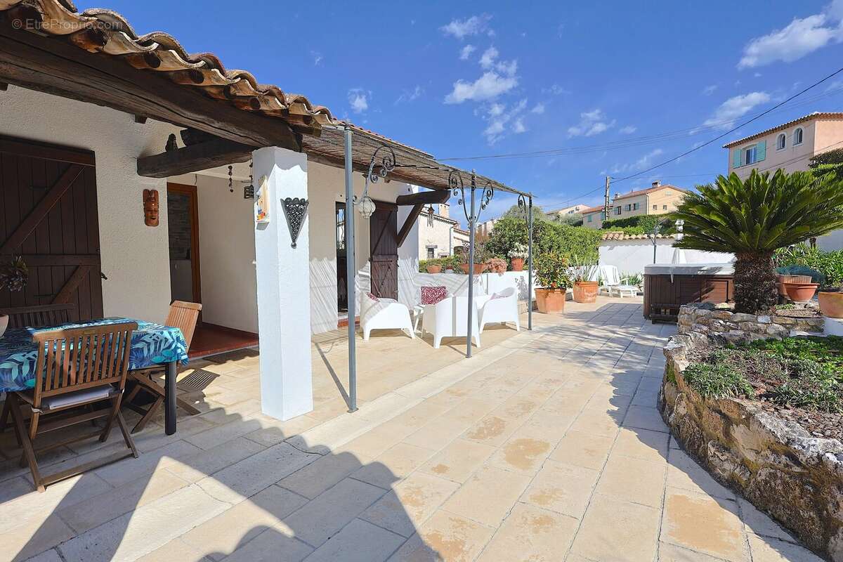 Appartement à VILLENEUVE-LOUBET