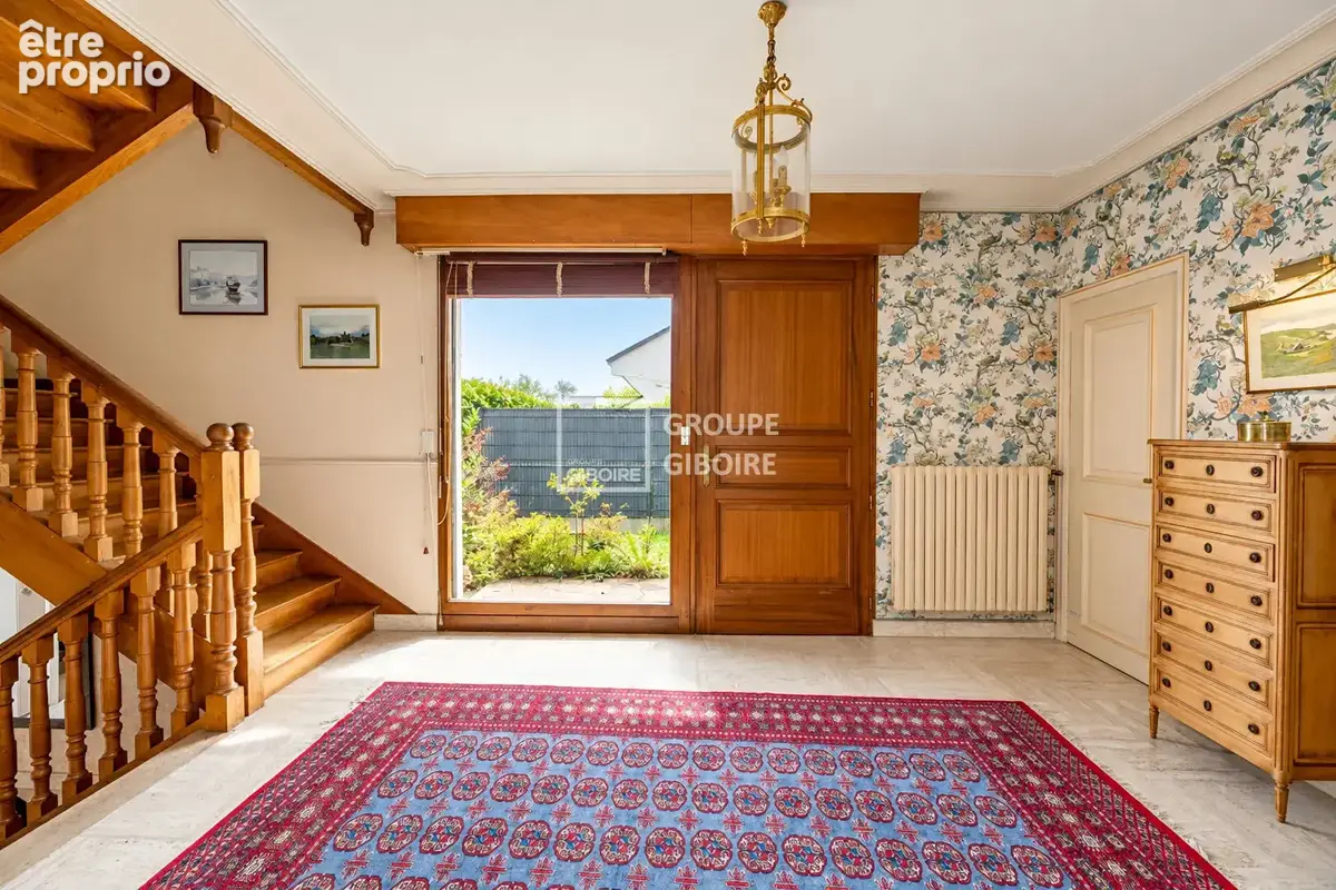 A vendre - Agence GIBOIRE - Maison d'architecte d'environ 222.6 m2 - Au coeur de Saint Grégoire - photo 3