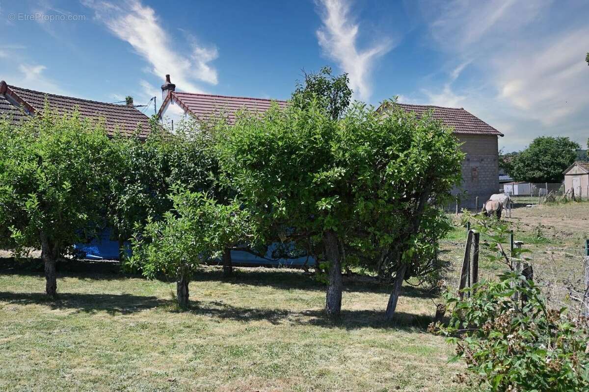 Maison à CERCY-LA-TOUR