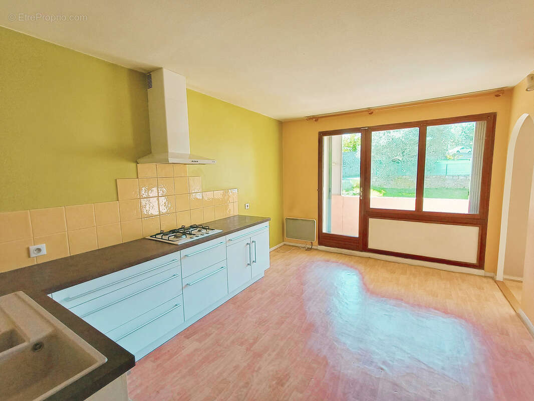 Aubenas - appartement 1 piece 41m2 - balcon et ascenseur - photo 6