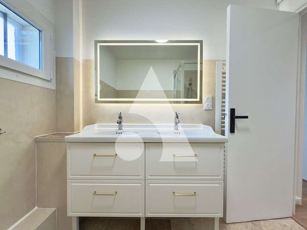 Appartement à EGUILLES