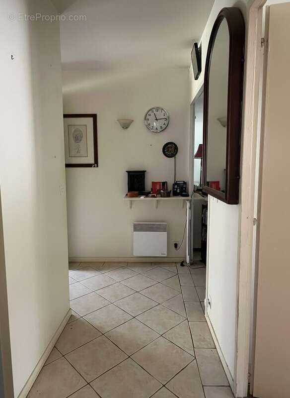 Dégagement - Maison à SAINTE-ANASTASIE-SUR-ISSOLE