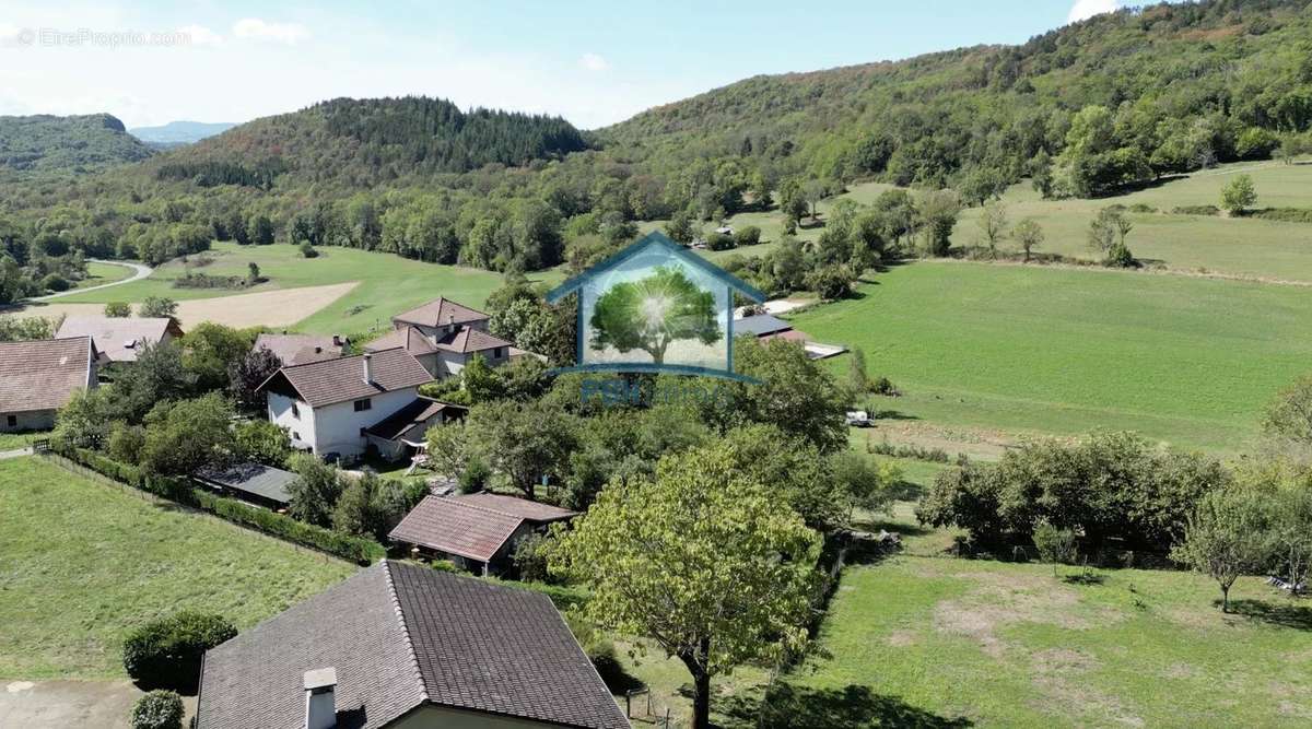 Terrain à SAINT-PIERRE-DE-CURTILLE