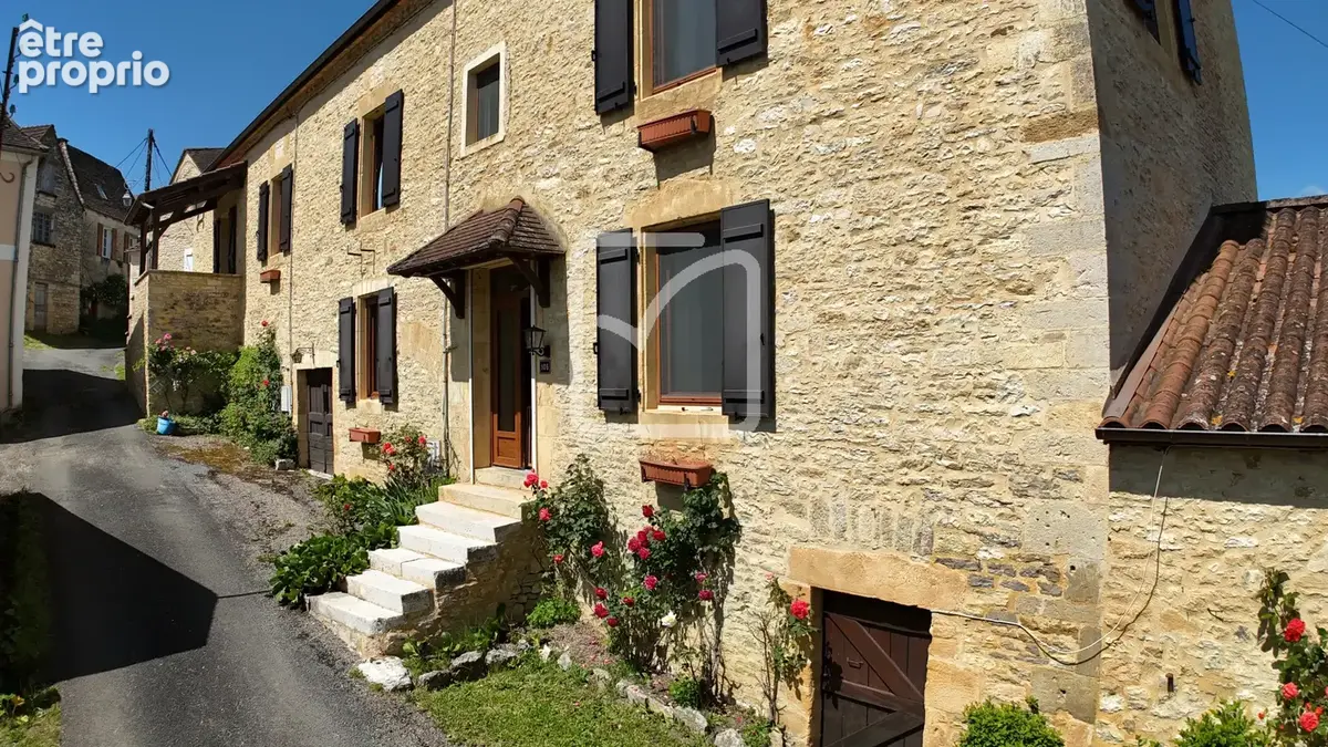 Grande maison familiale en pierre   Volumes, confort et potentiel à Gourdon - photo 11