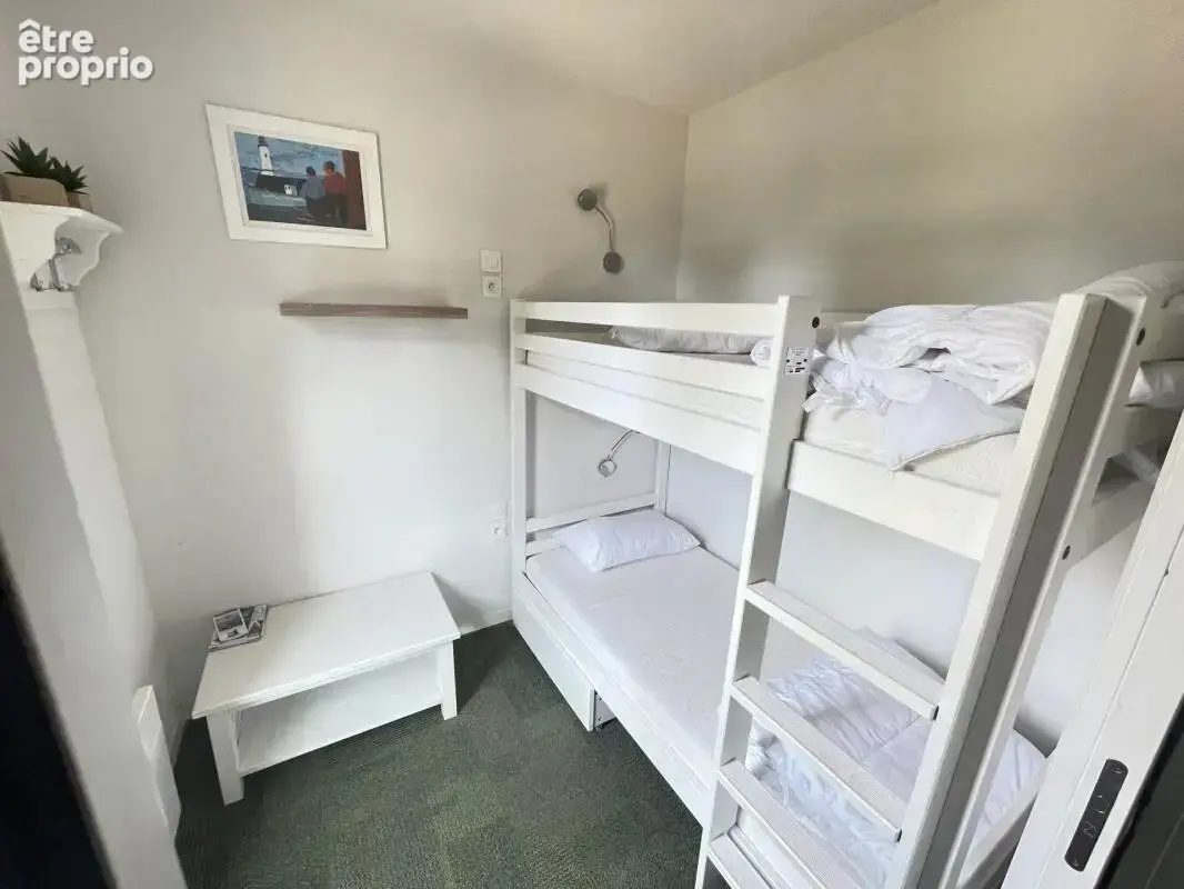 T2 + cabine 34 m² avec balcon – Dans un Château avec piscine - photo 7