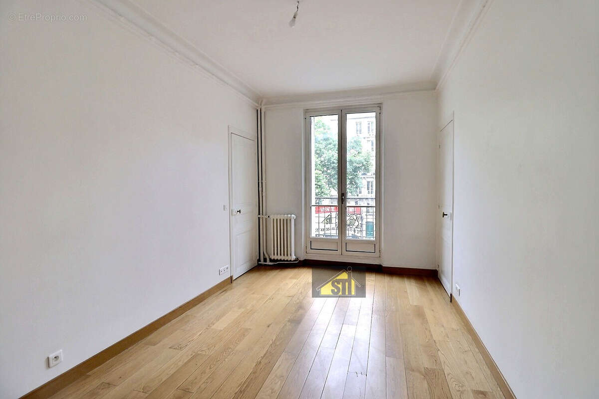 Appartement à PARIS-14E