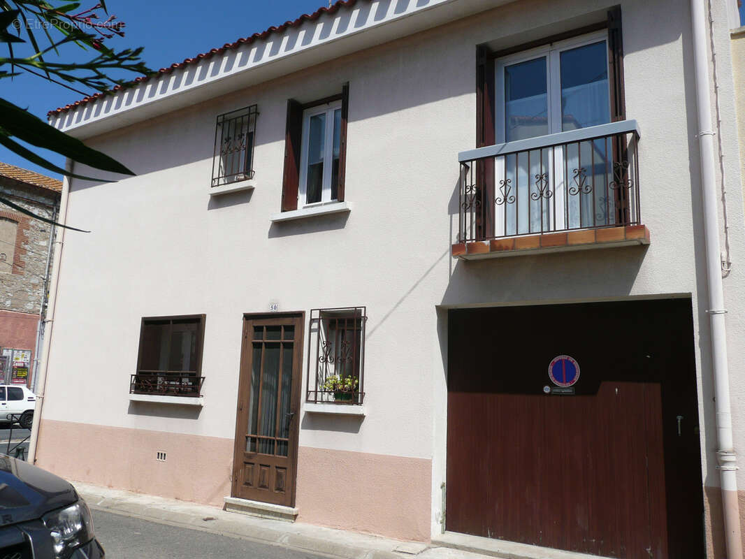 Maison à SAINT-LAURENT-DE-LA-SALANQUE