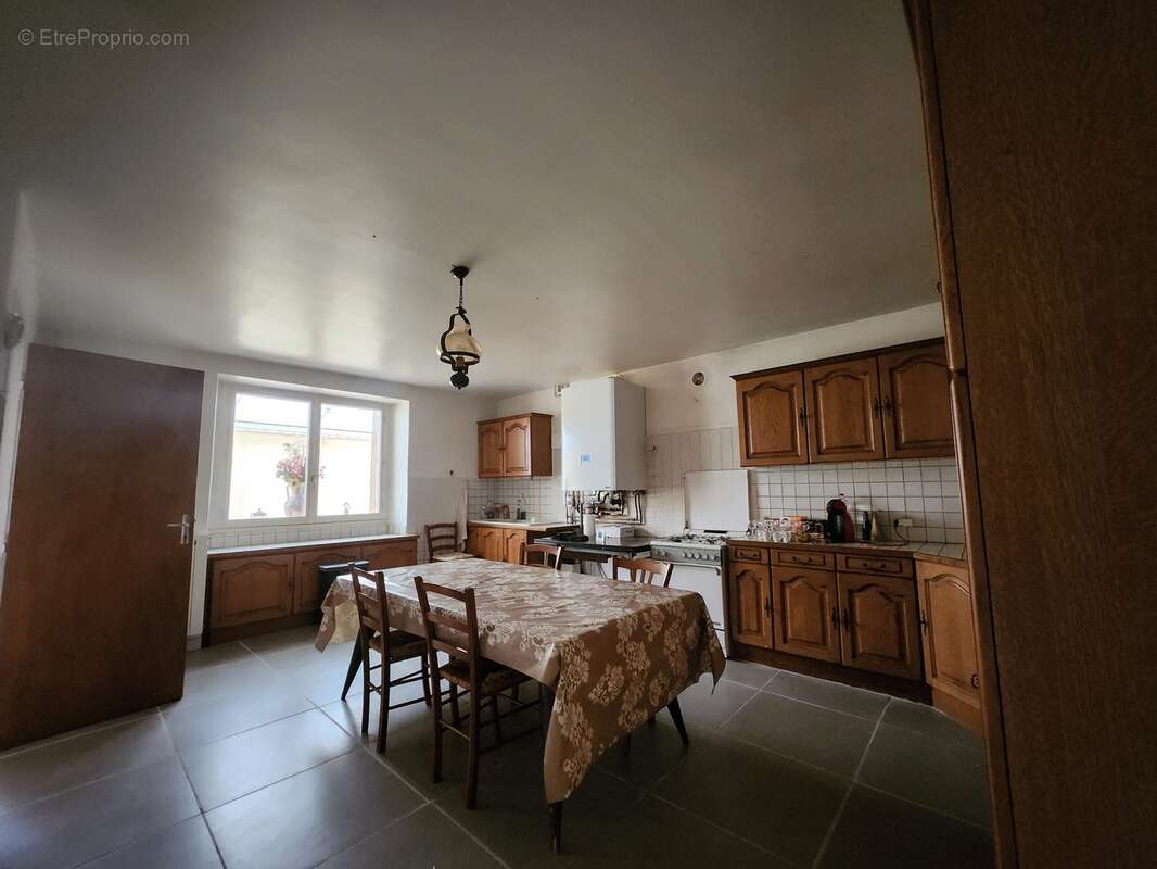 Maison à BUSSIERE-GALANT