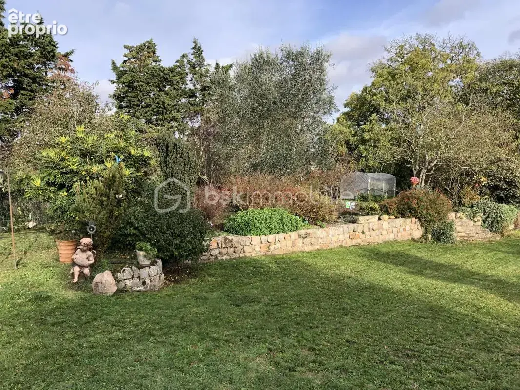 DEMEURE FAMILIALE D'EXCEPTION AU CŒUR DE COURCOURONNES Une bâtisse environ 190m2 habitable sur un écrin de verdure de 3 000 m² - photo 17