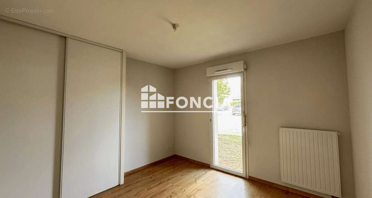 Bourg, appartement type 3 stationnements - photo 6