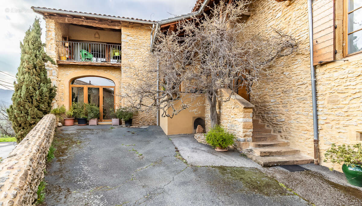 Maison à VILLE-SUR-JARNIOUX