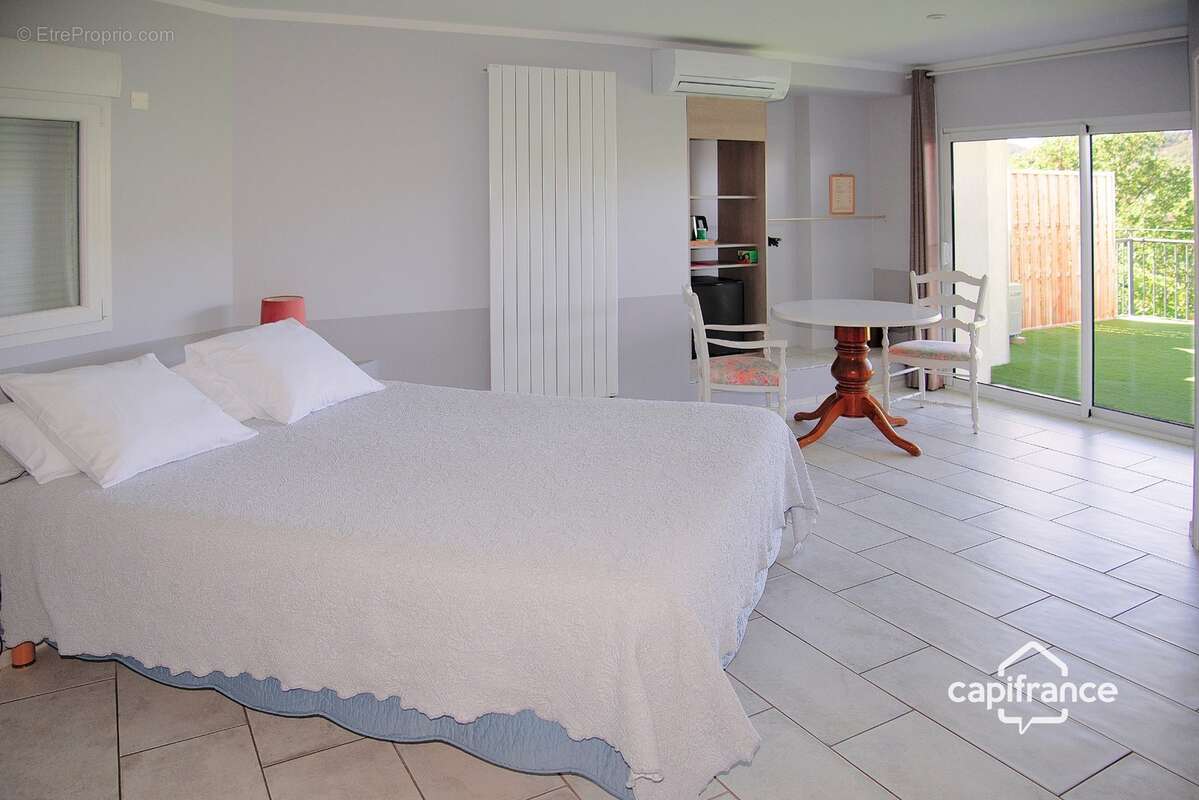Maison d'hôtes de charme avec piscine à vendre à BAGNOLS EN FORET (83) - photo 16