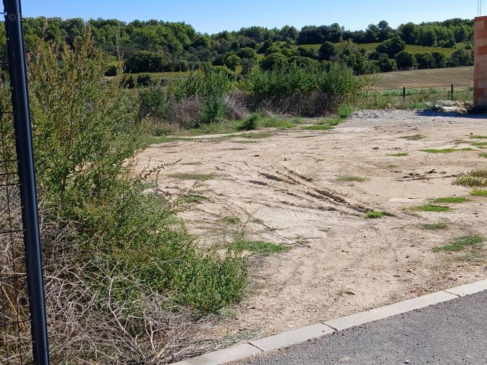 Terrain à AIGUES-VIVES