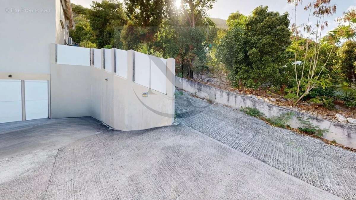 Maison à CAPESTERRE-BELLE-EAU