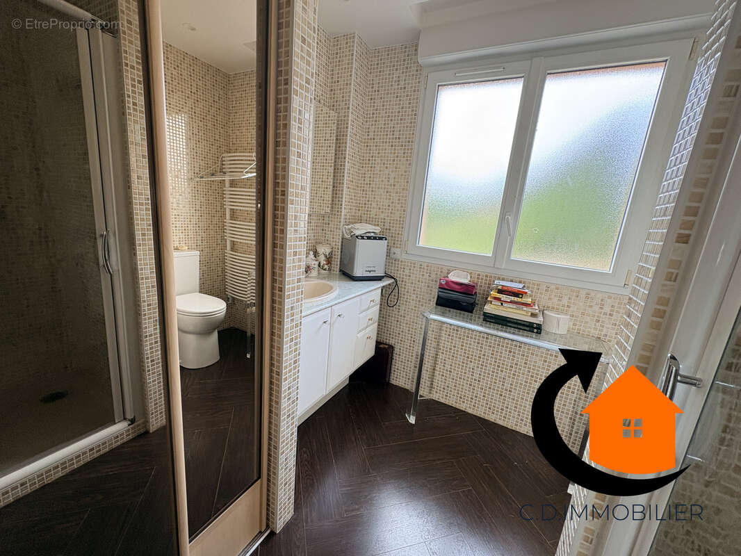 Maison 96 m² à Landelles  - photo 17