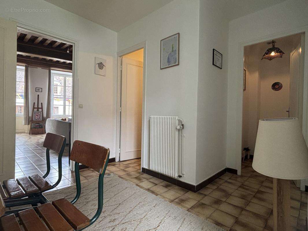 SEMUR EN AUXOIS centre-ville : appartement quatre piéces, 93m², avec une terrasse. Prix : 155 000€ - photo 9