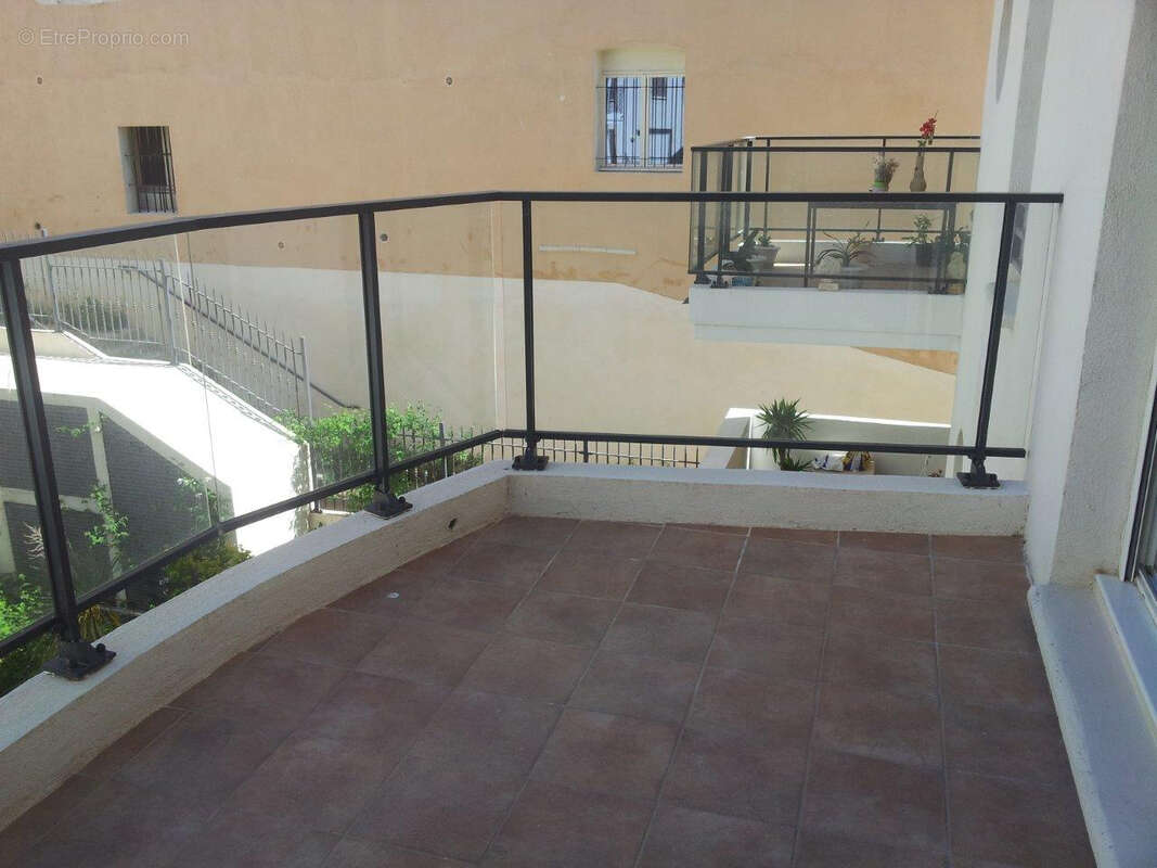 La ciotat beau studio avec terrasse et garage - photo 2