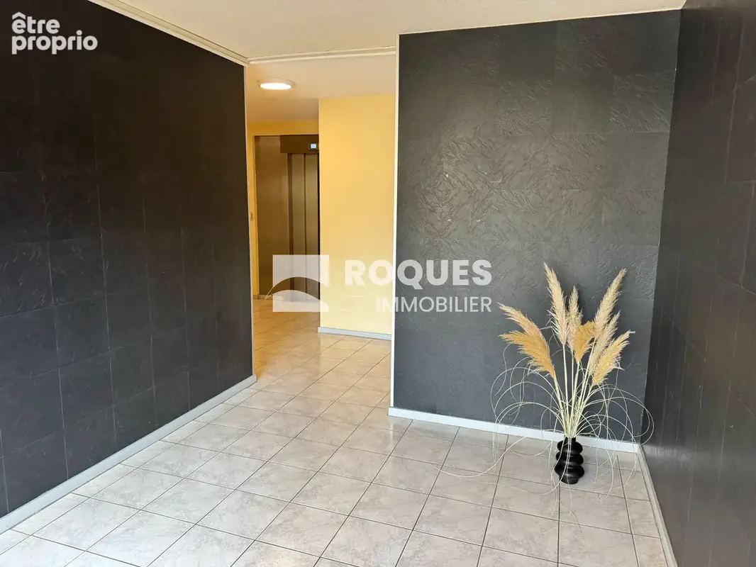 Lodève, Appartement T4 80 m2 habitables avec terrasse et garage, dans résidence de standing - photo 2