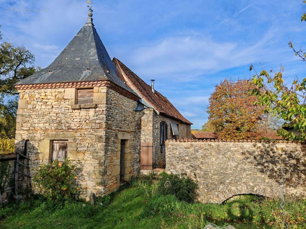Pigeonnier - Maison à EXCIDEUIL