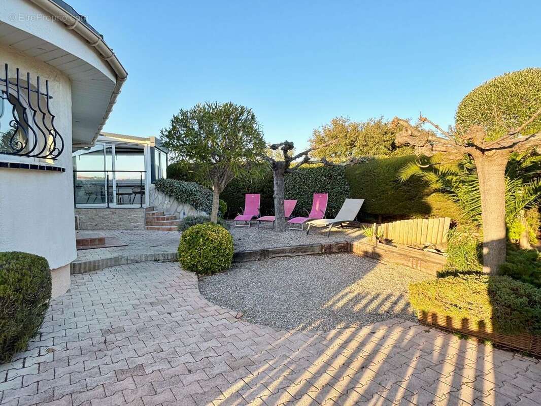 Maison à ROQUEBRUNE-SUR-ARGENS