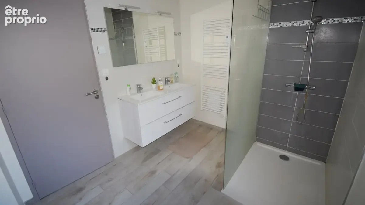 À VENDRE - CREUZIER-LE-VIEUX - Maison de plain-pied d'environ 118,92 m² - photo 7