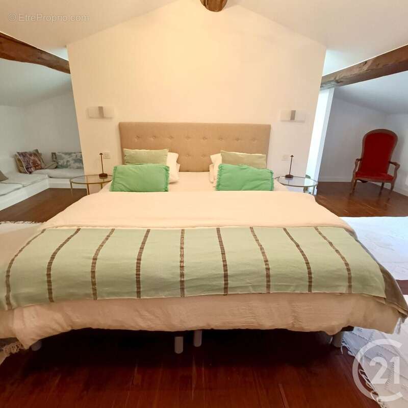 Maison 482 m² à Saint-Andre-De-Cubzac  - photo 8