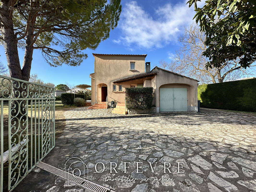 Maison à SAINT-SERIES