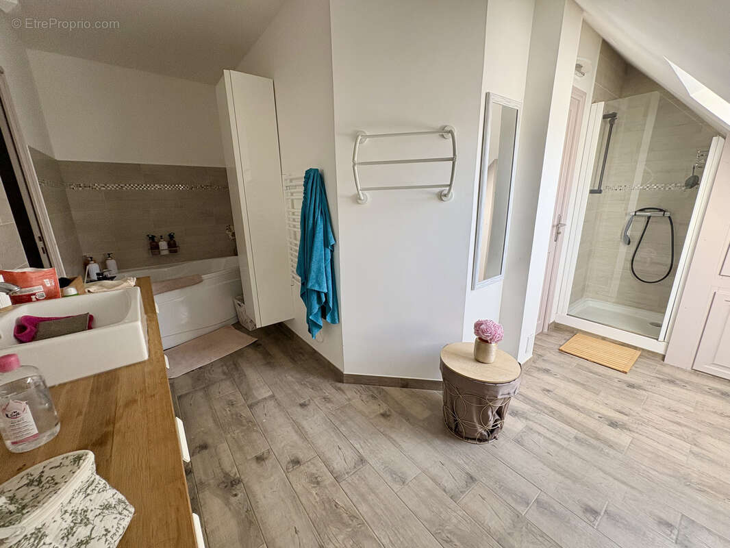 Maison à Saint-Sauveur-sur-École, 168m2, 5 chambres, terrain de 1260m2 constructible, sous-sol total - photo 15