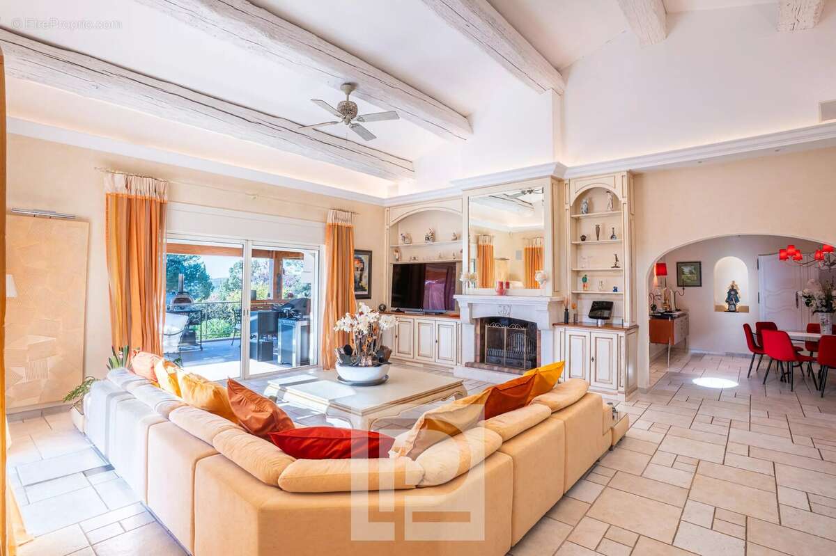Maison à VALBONNE